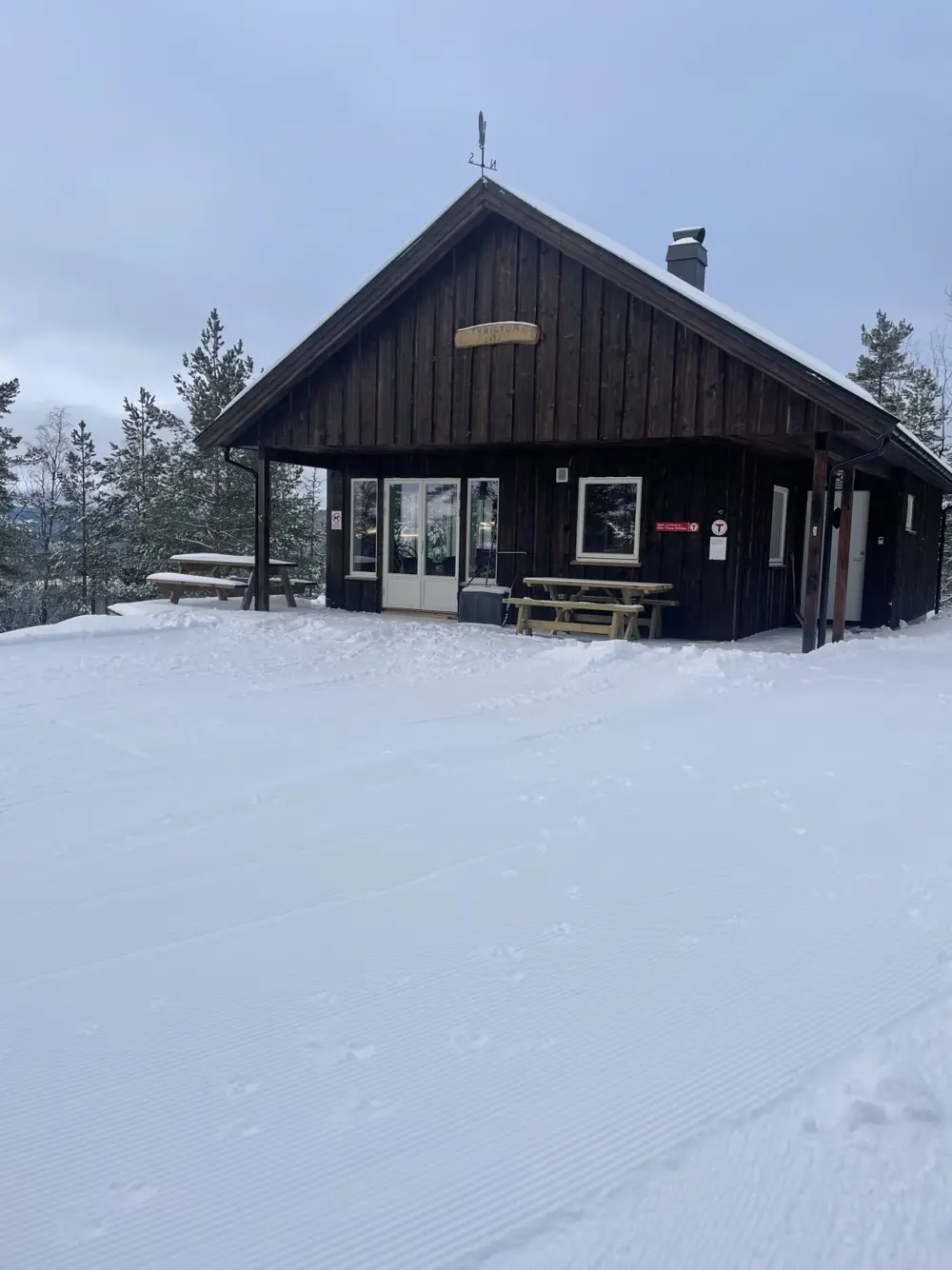 hytte i snøen