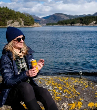 Solo på berget, Mari Stephansen på bildet. Kystpåske, påske. Fra Lådervik, Idsefjorden på Jørpeland.