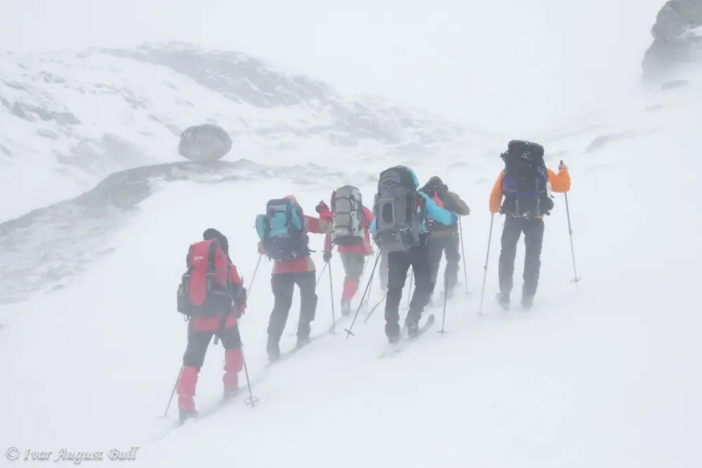 På vei fra hytte til hytte en av de dagene i påsken hvor det var kjekt med Kvisteløype... Bildet ble tatt på fellesturen til DNT Oslo fra Breheimen-Jotunheimen. Her mellom Nørstedalsæter og Krossbu 31 mars...
 [ivaraugust@gmail.com, 97147573]