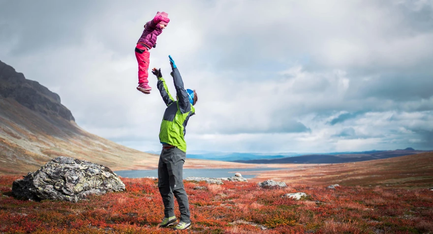 Bilde av far og datter, i nydelige Vang i Valdres