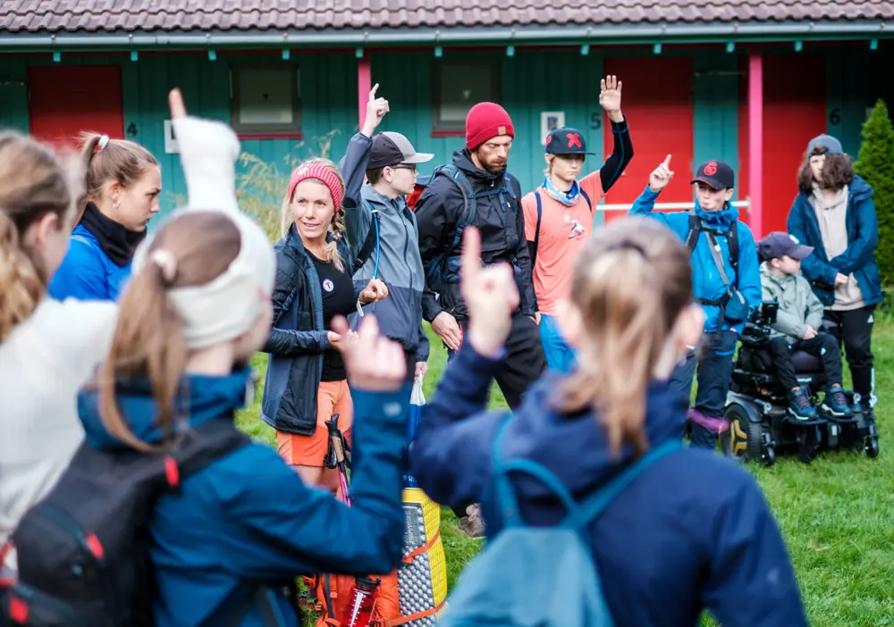 Bilder fra leirskole i Lysebotn, Lysefjorden turisthytte, september 2022. Elever fra 9. klasse på Kristianslyst skole. Leir-ansvarlig Marte Dale med rødt pannebånd.