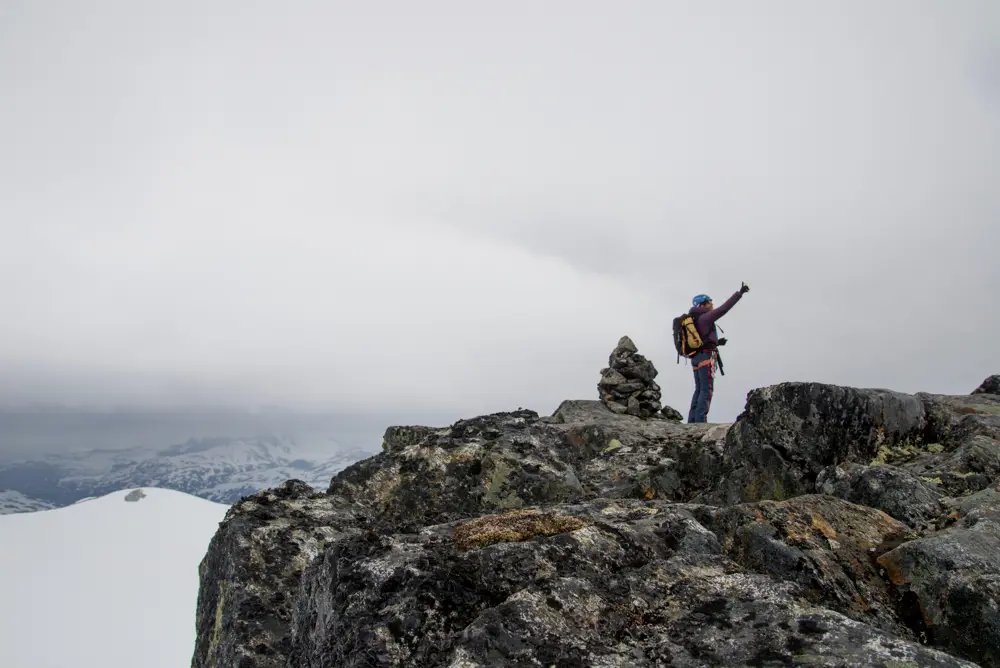 Fjellsportkurs på Sognefjellshytta sommeren 2016. Kvinnen i bildet heter Frøy Varfjell.