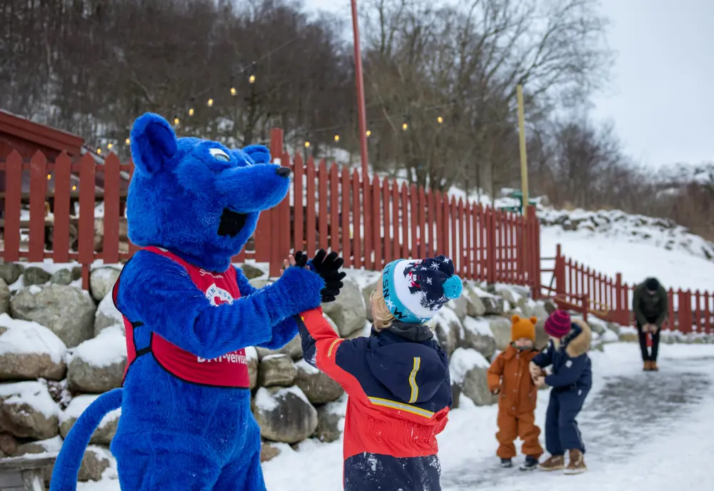 Førjulseventyr og nissegrøt på Gramstadtunet sammen med maskoten vår Turbo.