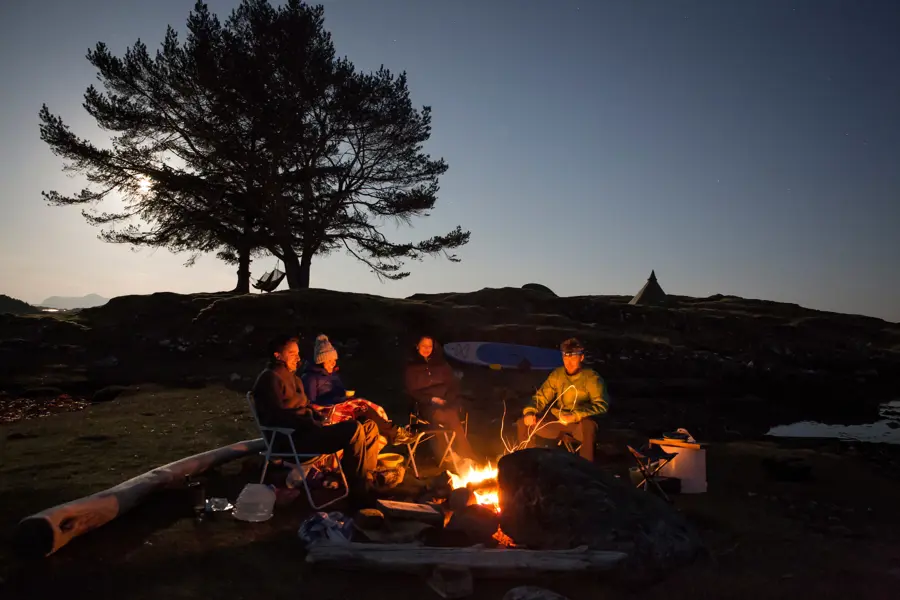 Bålkos på Kuskjæret, Bjørnafjorden, april 2019.