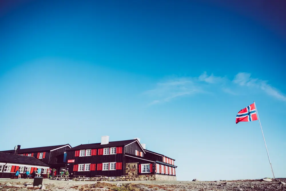 Bilder fra Erna Solbergs besøk på Snøheim september 2020. Statsministeren fikk innspill fra reiselivet i regionen om hvordan koronaen har påvirket turistnæringen i Nord-Gudbrandsdalen.