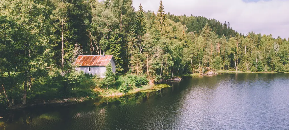 Røyrivannskoia og Stallen i Østmarka. Røyrivannskoia og Stallen i Østmarka. Kan nås med kano fra Losby.