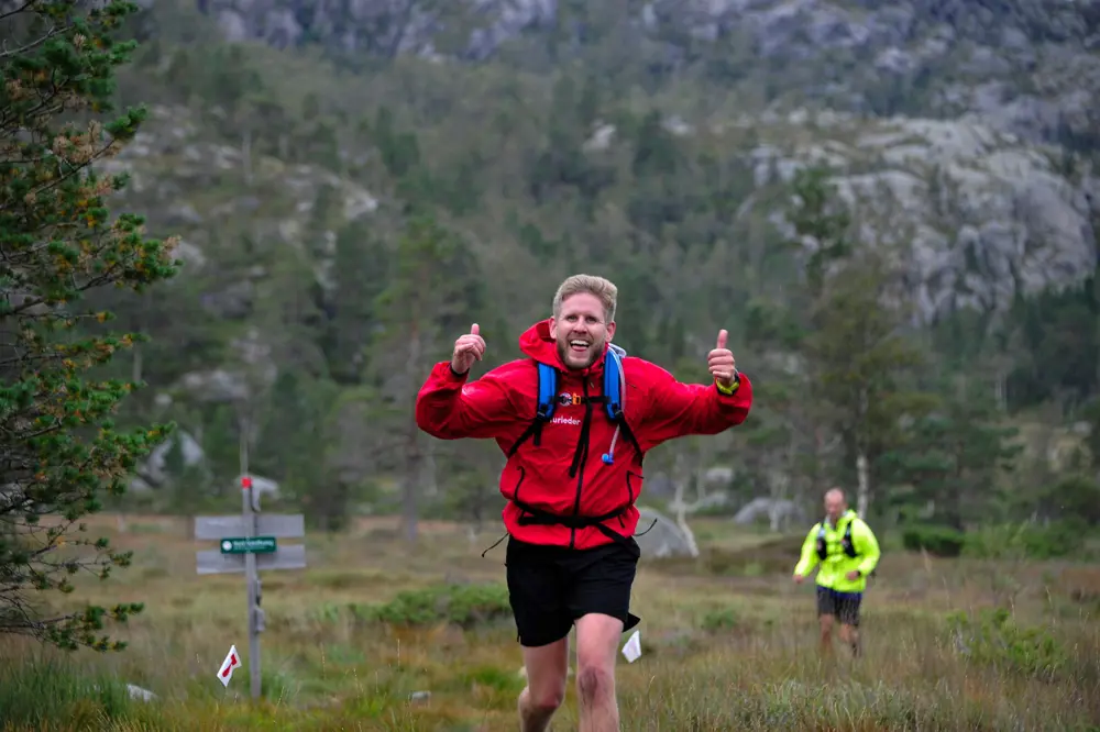 Tripp Trapp Triathlon 2019. 25 km padling, 4444 trappetrinn opp Flørli-trappene, 12 km terrengløp og 30 km sykkel i Lysefjorden.