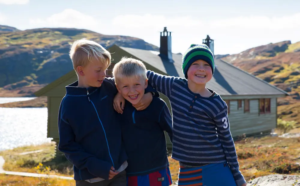 Barn på fisketur til Selhamar i Stølsheimen, september 2017.
