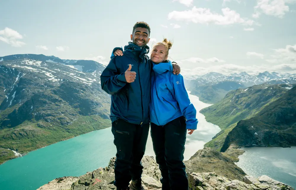 Kommunikasjonsprosjekt DNT ung 2019. Arman Surizehi og Kristine Bremnes går Besseggen fra A til Å.