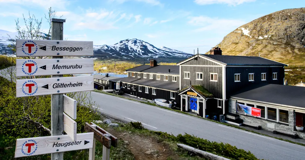 Sommeråpning i Jotunheimen 2015. Multisport, tur over Besseggen og innebilder fra Gjendesheim.