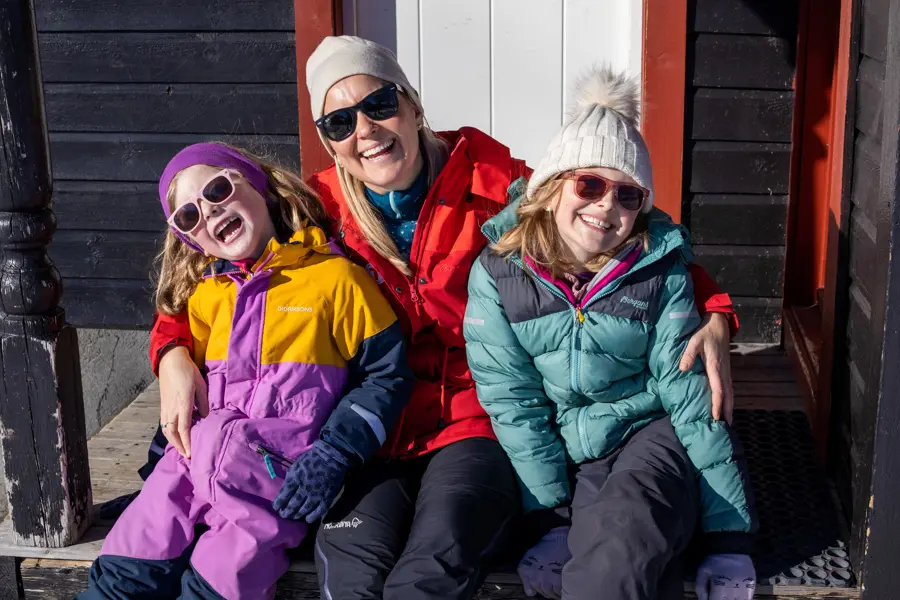 Herlig stemning i hytteveggen til Ådneram anneks i Sirdal.