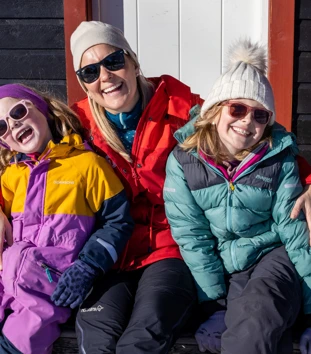 Herlig stemning i hytteveggen til Ådneram anneks i Sirdal.