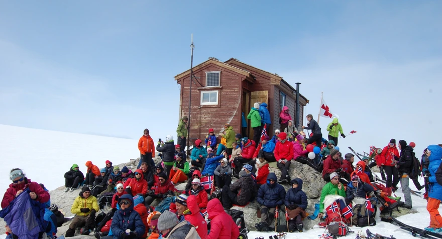 Pinse- og 17. mai helg på Finse 2016 17. mai feririn på Hardangerjøkulen. Ved Jøkulhytta.