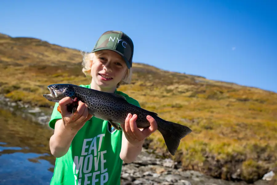 Fisketur i Selhamarvatnet ved Selhamar turisthytte i Stølsheimen, 21. september 2019.