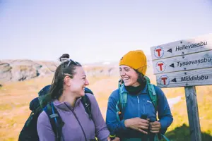 Reportasjetur over Hardangervidda i forbindelse med jubileumsbok om Litlos turisthytte. 